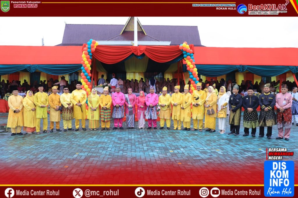 Suasana Rintik Hujan Tak Pudarkan Semangat Upacara Peringatan HUT Rohul ke 26